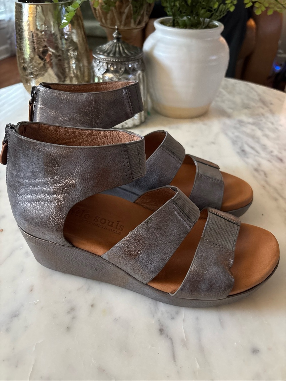 gentle souls by Kenneth Cole Silver/Cooper mingle Leather Wedge Sandals size 6
